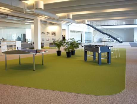 afpasset Fraster tæppe grøn på kontor